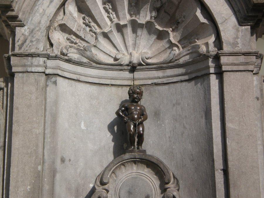 the infamous Manneken Pis statue
