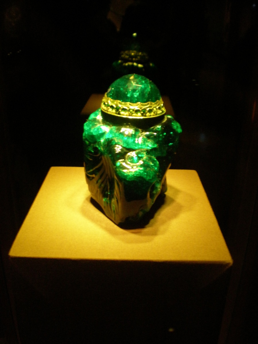 emerald vessel in Imperial Treasury Vienna